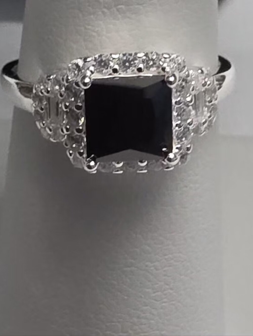 Lux Vault S925 Sterling Silver Black Heart CZ Halo Ring